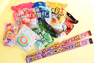 中毒者続出！ 韓国お菓子実食レポ「40cm超えグミ」に「7色レインボー
