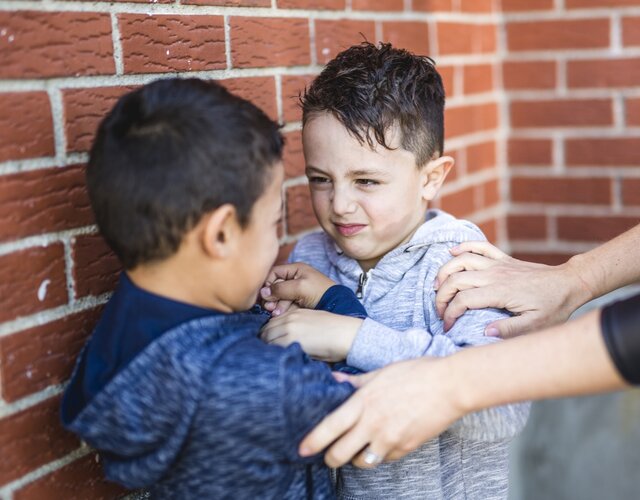 「子どもが友達に暴力を振るってしまった」“キレる子ども”の暴力をやめさせる３つの方法［専門医が解説］