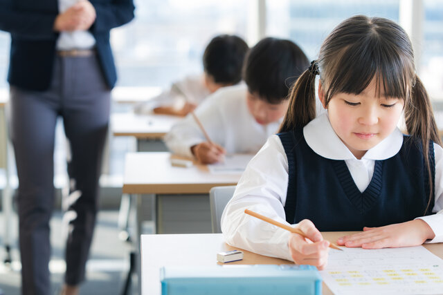 子どもを「学歴」で追い込む親にならないで！　日本で学歴が重視されてきた「時代遅れの理由」
