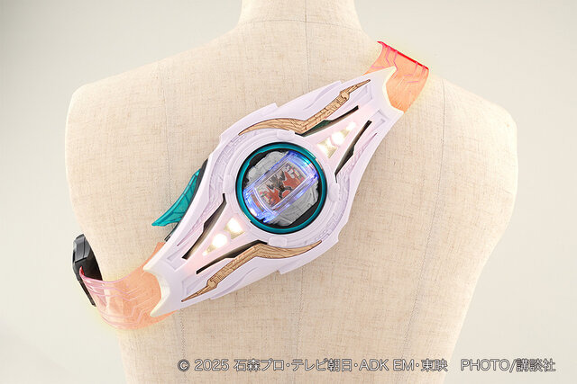 【仮面ライダーゼッツ】謎の戦士に変身!?　「DXナイトインヴォーカーバックル」＆「DXブレイカムバスター」をレビュー！