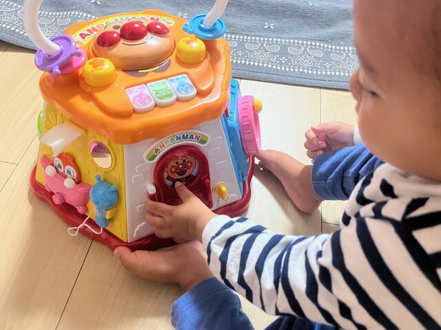 （PR）進化する定番「アンパンマン　おうたいっぱい♪おおきなよくばりボックス」 １歳半の息子が気に入った「あそび」は？