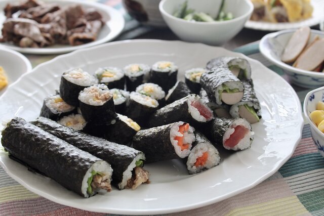 【動画付き】子どもサイズの簡単「恵方巻き」レシピ　失敗しない巻き方のコツと具材５選