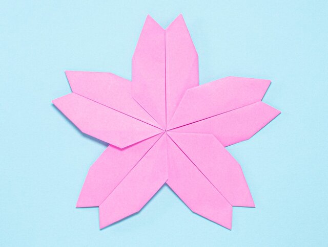 【動画付き】折り紙で「桜の花」　幼児と作れる簡単お祝い飾り