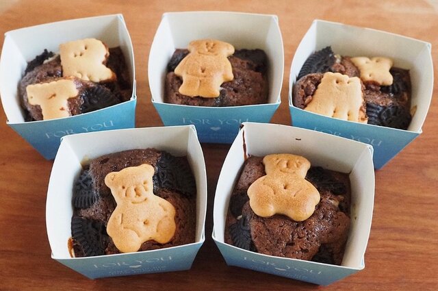 【動画付き】ホワイトデー「お返しレシピ」　ビスケットブラウニーを「100均カップ」と「板チョコ」で作ろう