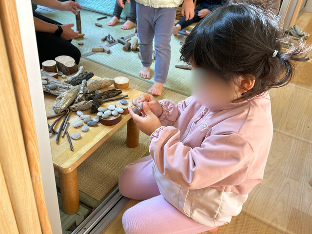 ２歳児が“研究者”！ 「ただ遊んでるだけ」に見える「西麻布保育園」の驚きの仕掛けとは？