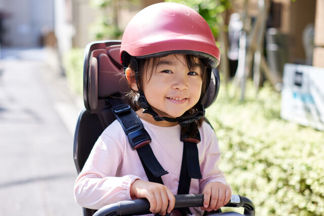 ランドセルの子は乗せちゃダメ？　ママチャリ「２人乗り」に潜む「青切符」と「事故」のリスク