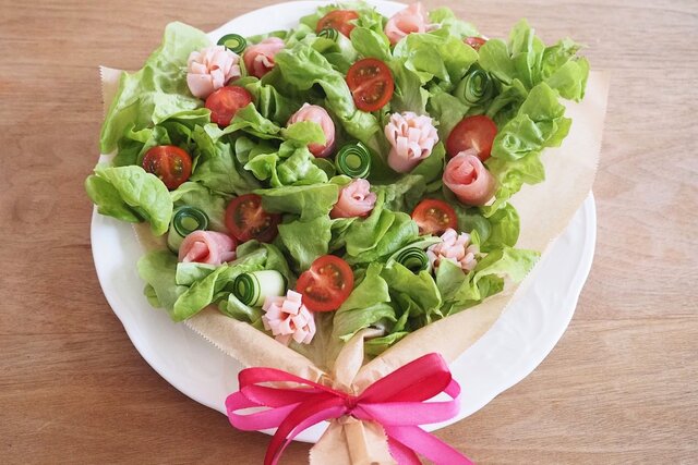 【動画付き】「母の日」の「食べる花束」！　ハムと生ハムで作る「ブーケサラダ」レシピ