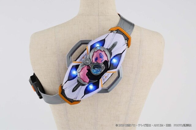 ライドエグズのウラの力で変身！　『仮面ライダーマイス』より「DXマイスドライバー」＆「DXマイスエッジ」レビュー！