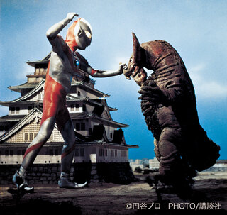 1月15日 大阪城でウルトラマンとゴモラが大激突！｜画像
