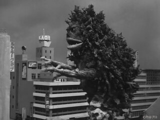 4月17日 セミ人間が地球に潜伏しガラモンが東京タワーを襲う