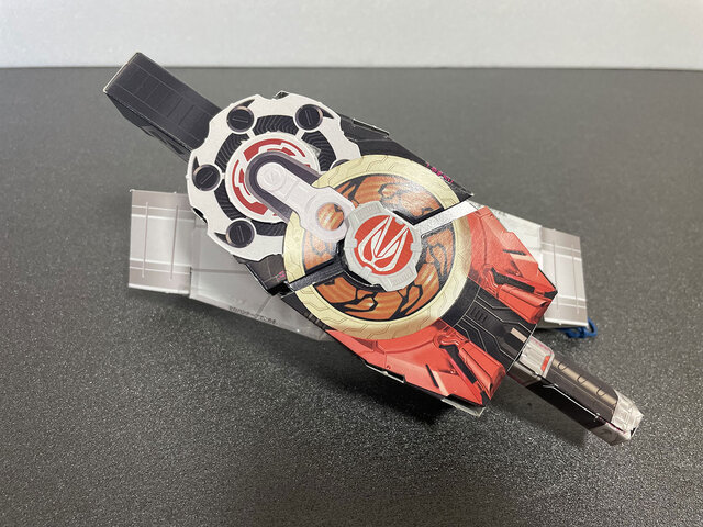 仮面ライダーギーツ』変身セット&ガトリング銃に込めた工夫を大公開 ...
