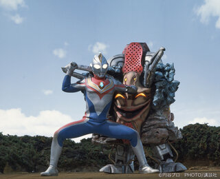 11月29日 ガラオンの攻撃でウルトラマンダイナが大笑い!?｜画像
