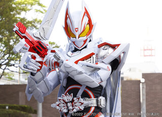 創世の力を得たギーツが、ギーツⅨに変身し、理想の世界を創る