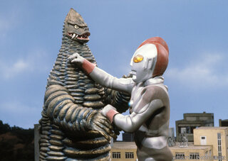 2月25日 ウルトラマン80 魔法の壺の精がレッドキング（三代目）を