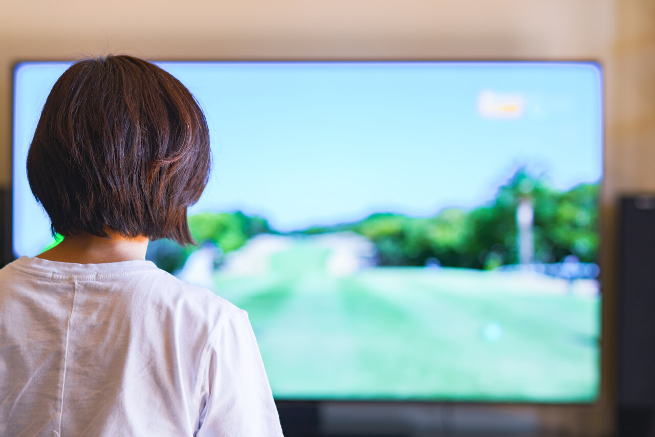 ▲幼児向け動画なら、ちょっとした家事の間に、安心して再生しておける(写真:アフロ)