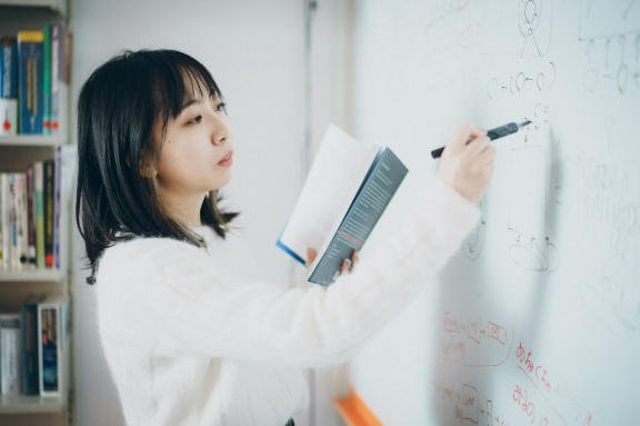 赤間怜奈先生近影