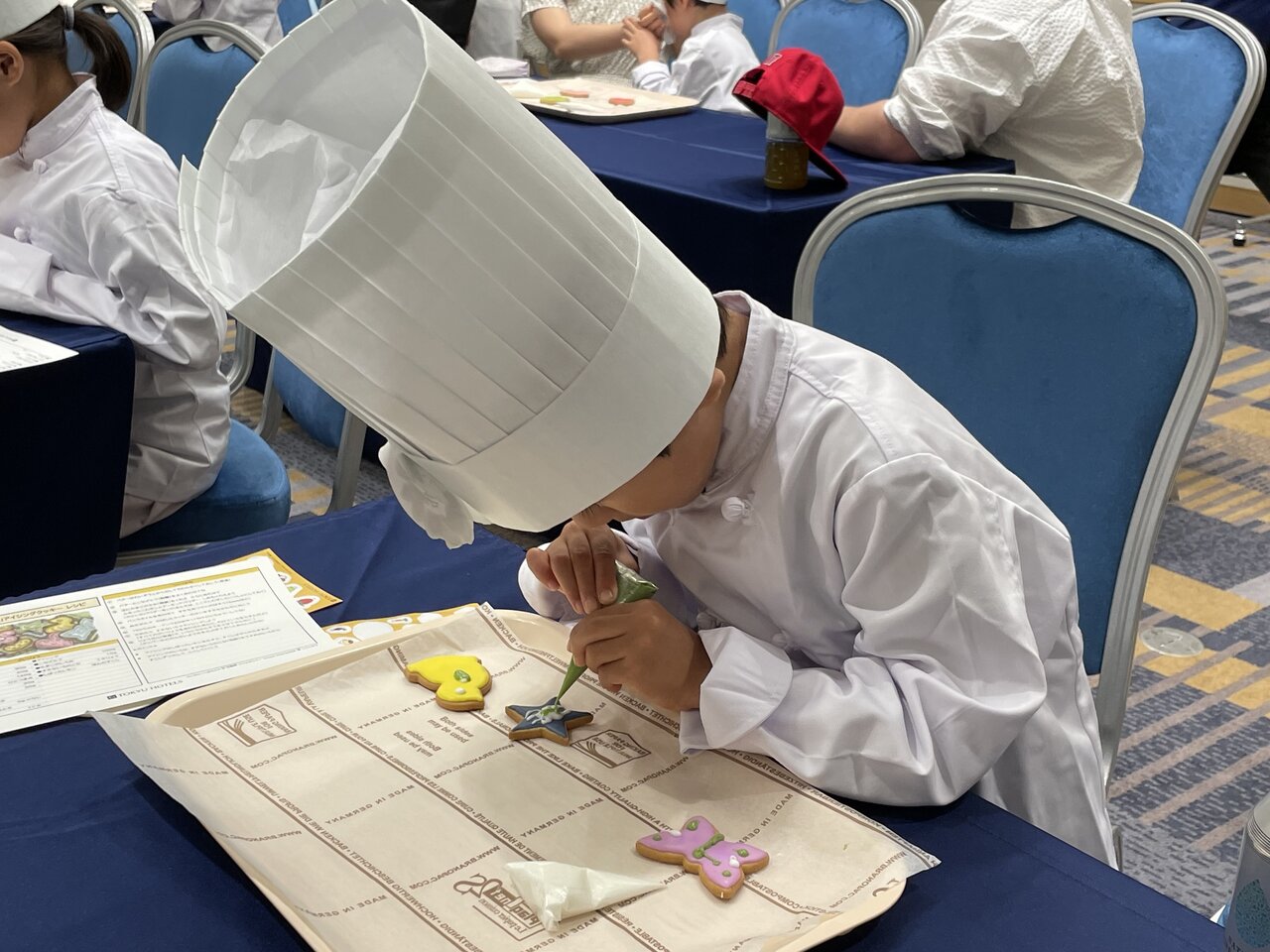 ▲クッキング教室で子どもたちが一生懸命に取り組む姿が、最高にキュート！（写真は渋谷開催（2025年8月）での様子）