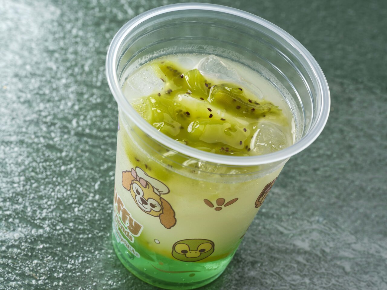 スペシャルドリンク（乳酸菌飲料、レモン、キウイ、アップルシロップ）