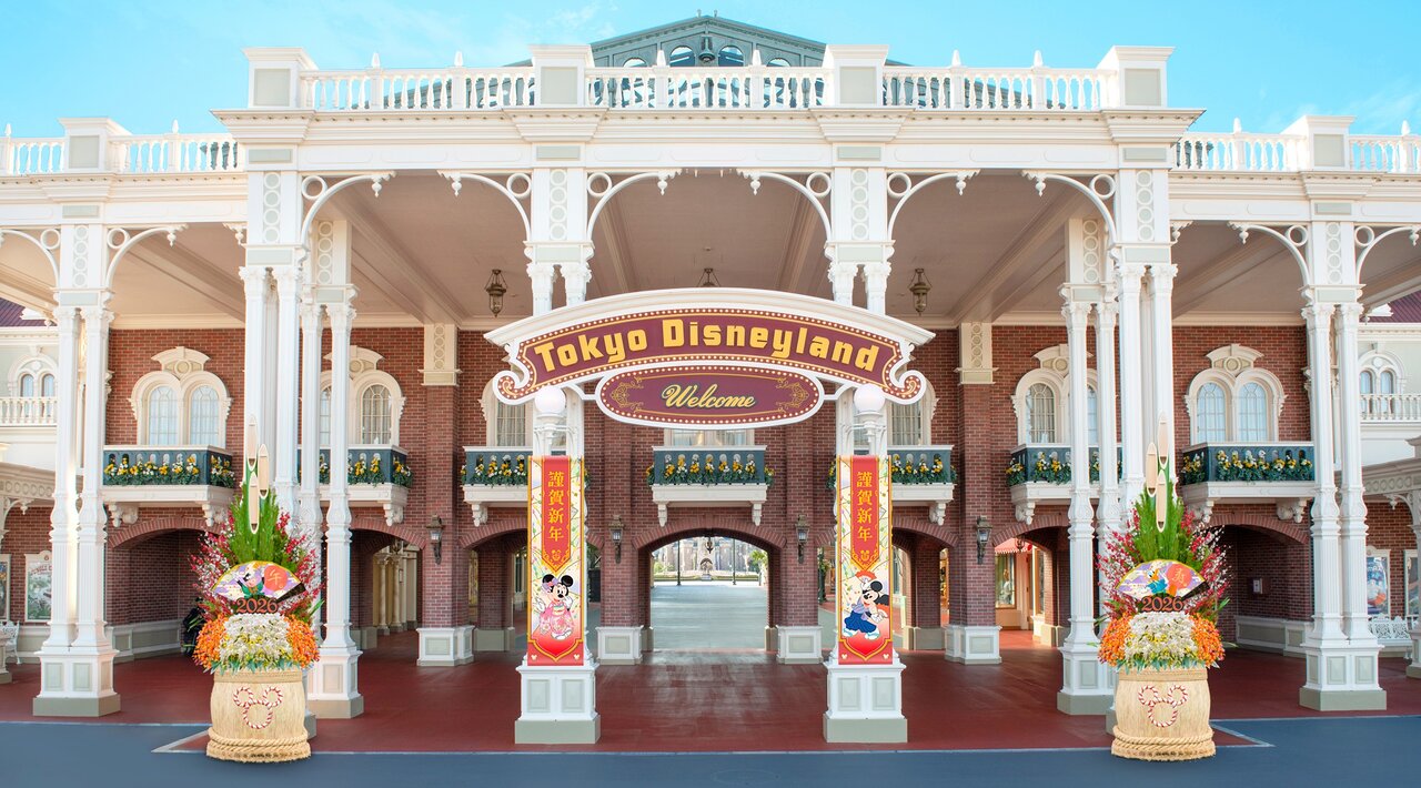 ワールドバザール入り口のデコレーションイメージ