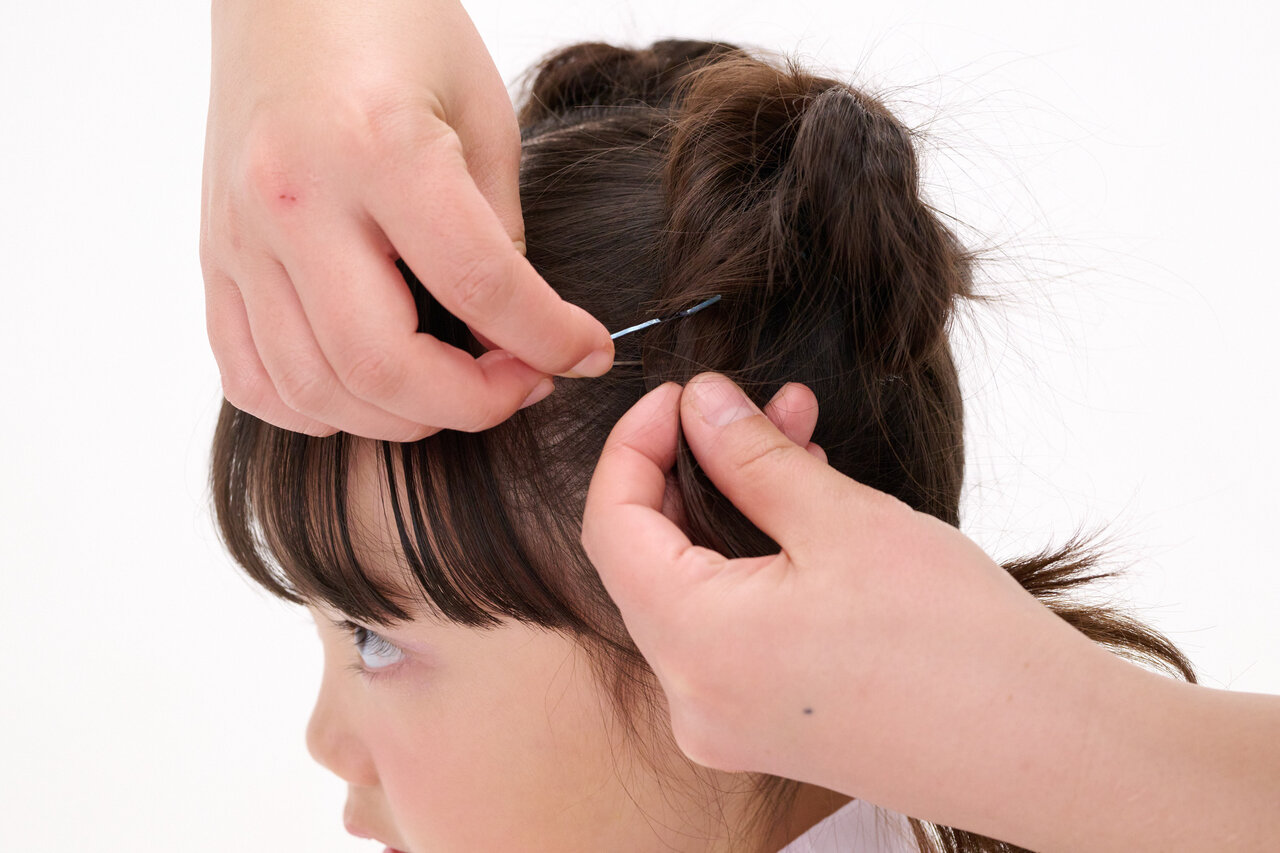 キュアアンサーヘアアレンジ　ピンでとめる