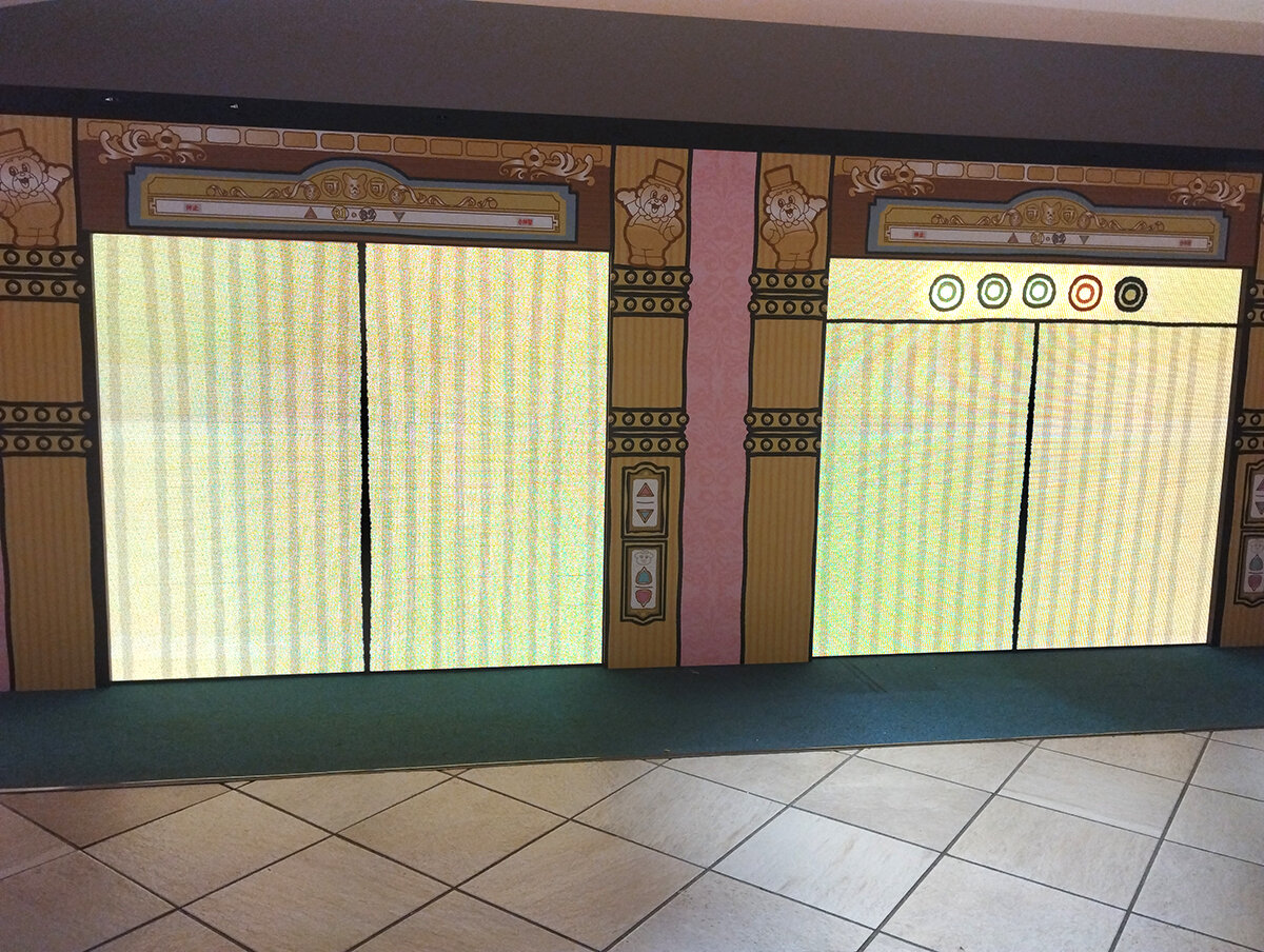 閉じたエレベーター