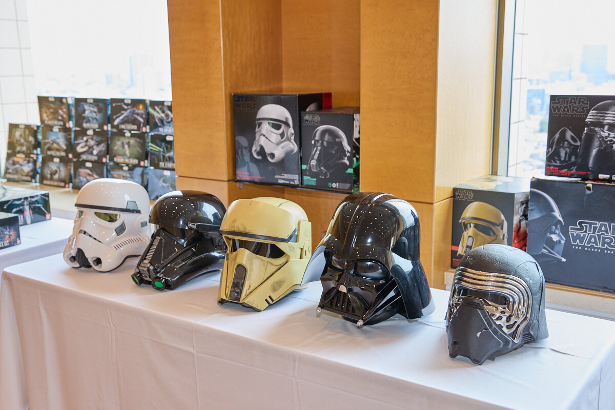 ▲会場にはスター・ウォーズのさまざまなグッズが展示され、参加者を出迎えた